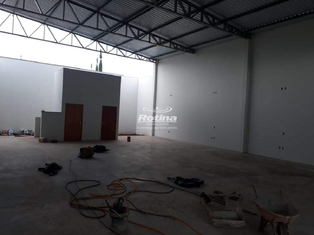 Galpão para alugar, em Uberlândia no bairro Laranjeiras no valor de R$ 7.000,00 - Rotina Imobiliária: 