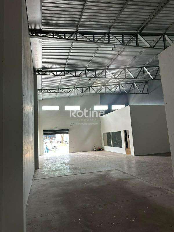 Galpão para alugar, em Uberlândia no bairro Laranjeiras no valor de R$ 7.000,00 - Rotina Imobiliária: 