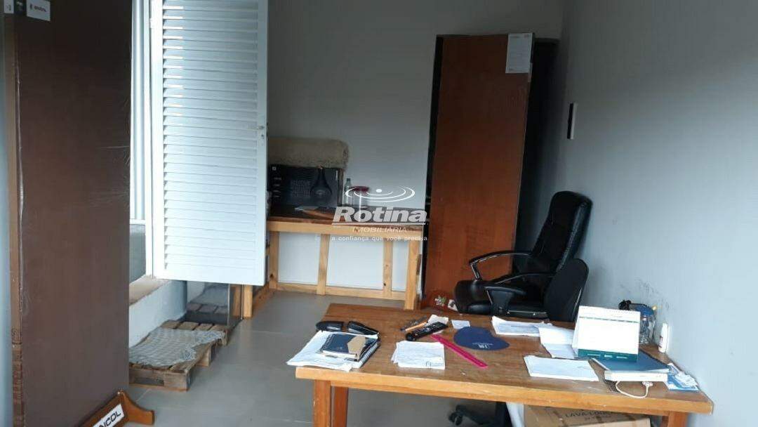Loja para alugar, em Uberlândia no bairro Tibery no valor de R$ 800,00 - Rotina Imobiliária: 