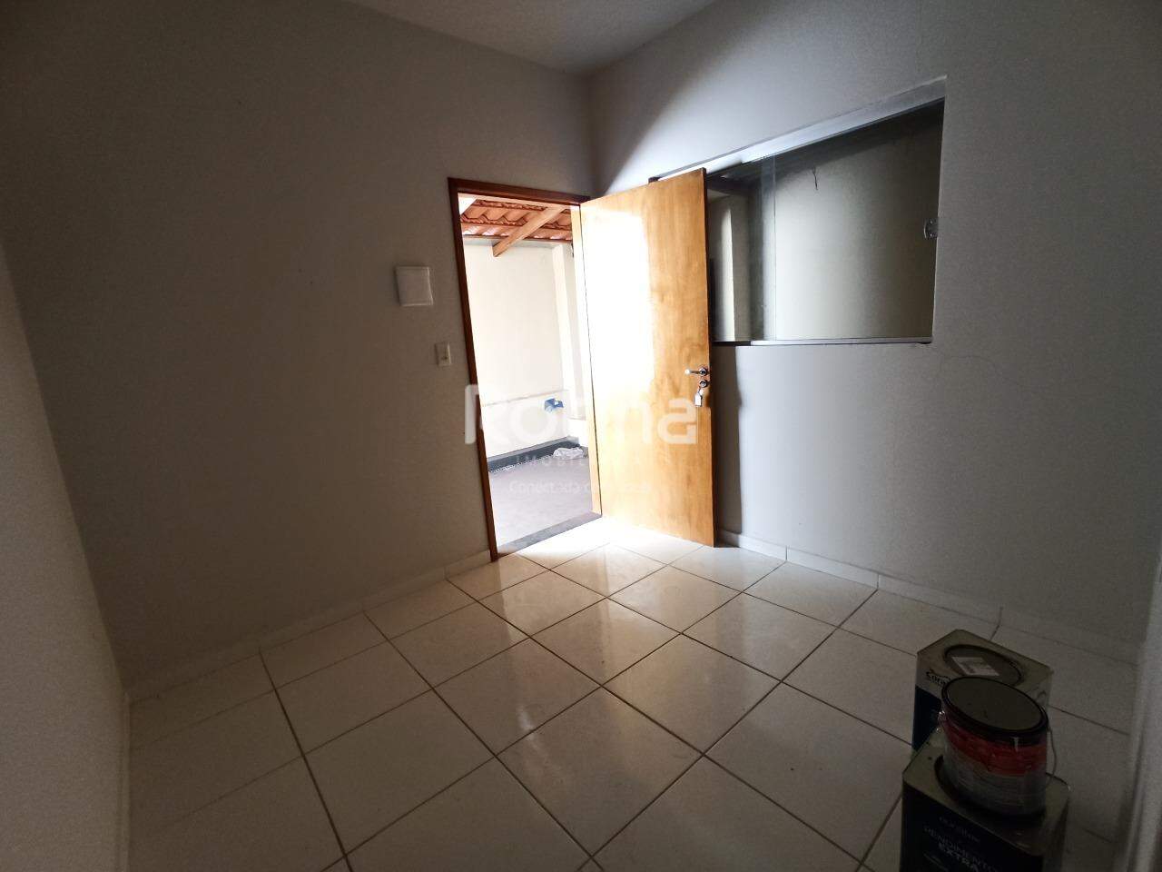 Casa para alugar, 2 quartos em Uberlândia no bairro Martins no valor de R$ 1.400,00 - Rotina Imobiliária: 