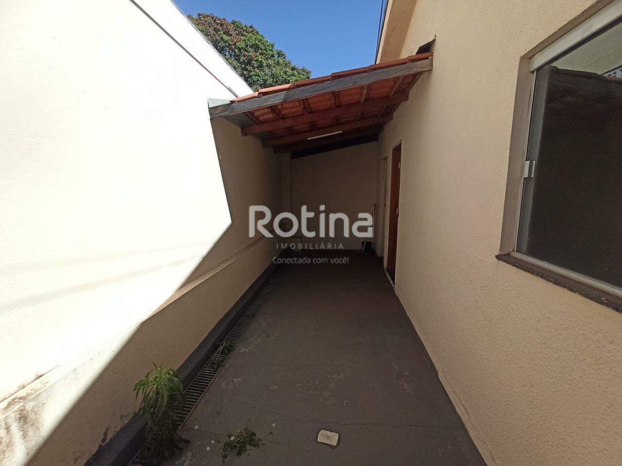 Casa para alugar, 2 quartos em Uberlândia no bairro Martins no valor de R$ 1.400,00 - Rotina Imobiliária: 