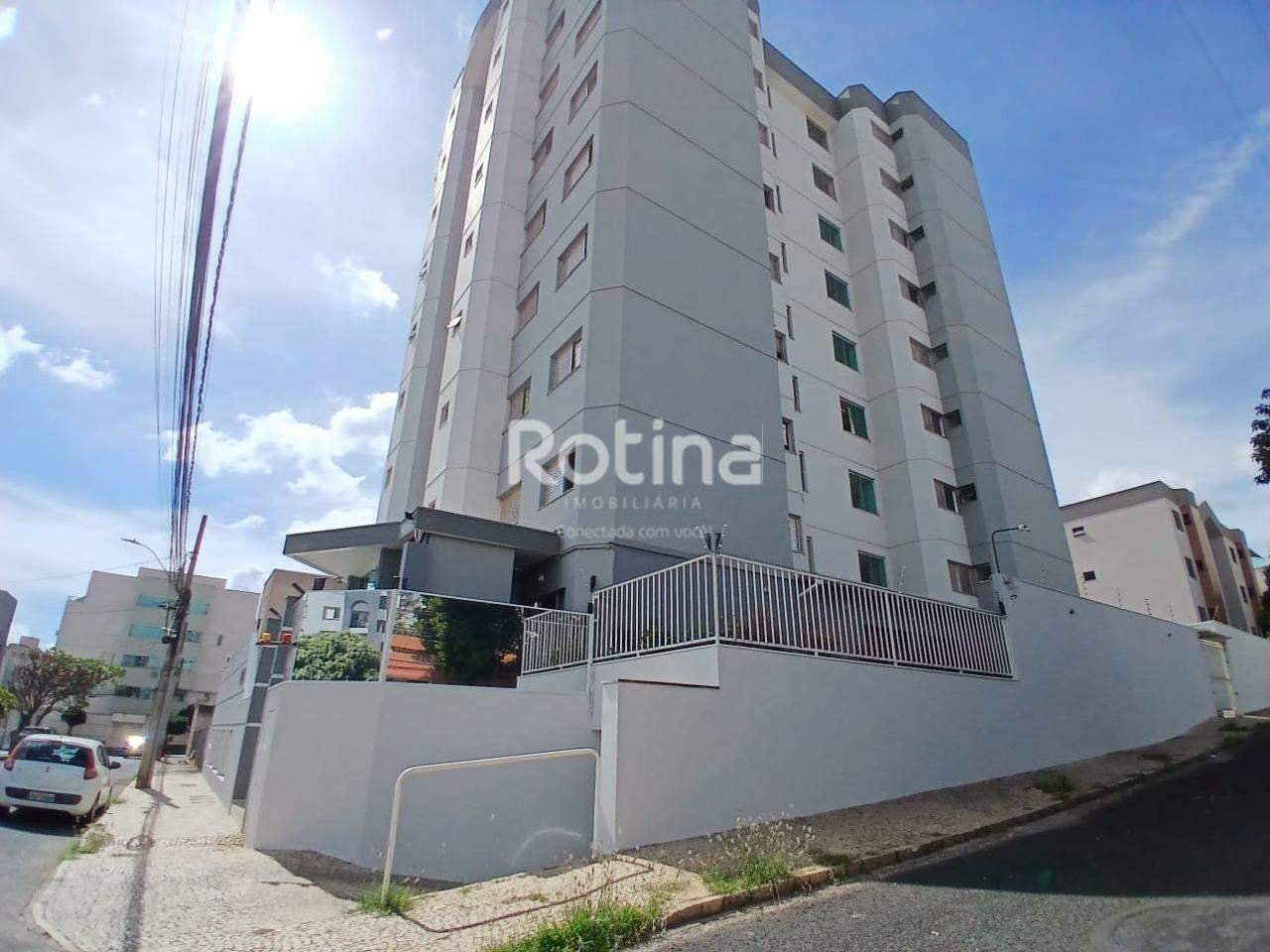 Apartamento para alugar, 3 quartos em Uberlândia no bairro Patrimônio no valor de R$ 2.000,00 - Rotina Imobiliária: 