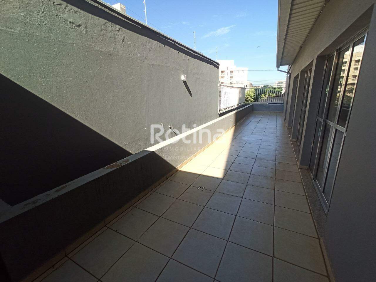 Apartamento para alugar, 3 quartos em Uberlândia no bairro Patrimônio no valor de R$ 2.200,00 - Rotina Imobiliária: 