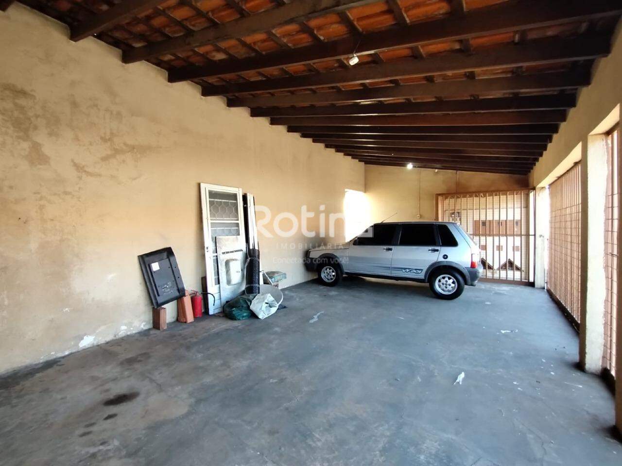 Casa para alugar, 3 quartos em Uberlândia no bairro Presidente Roosevelt no valor de R$ 1.650,00 - Rotina Imobiliária: 