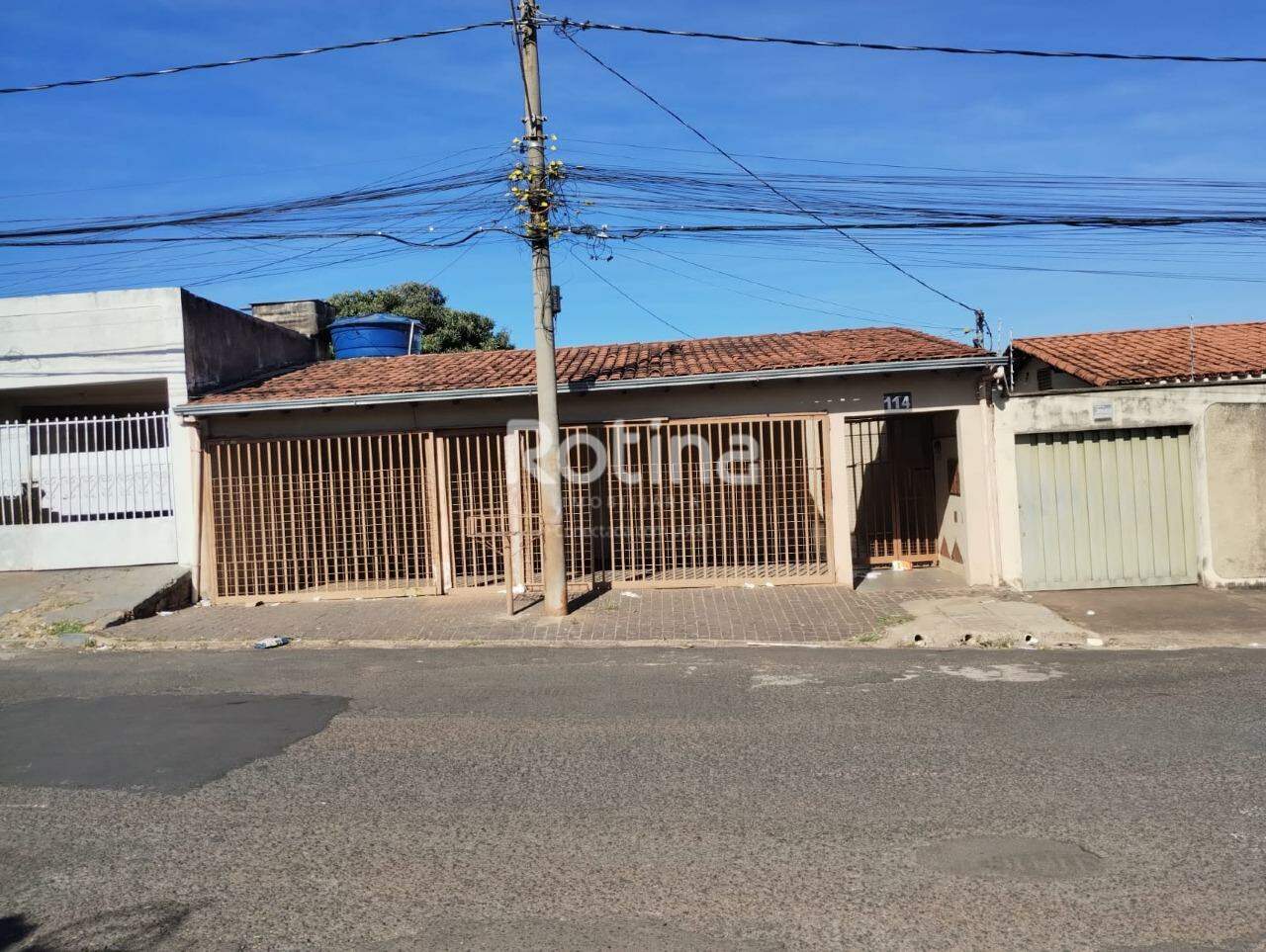 Casa para alugar, 3 quartos em Uberlândia no bairro Presidente Roosevelt no valor de R$ 1.650,00 - Rotina Imobiliária: 