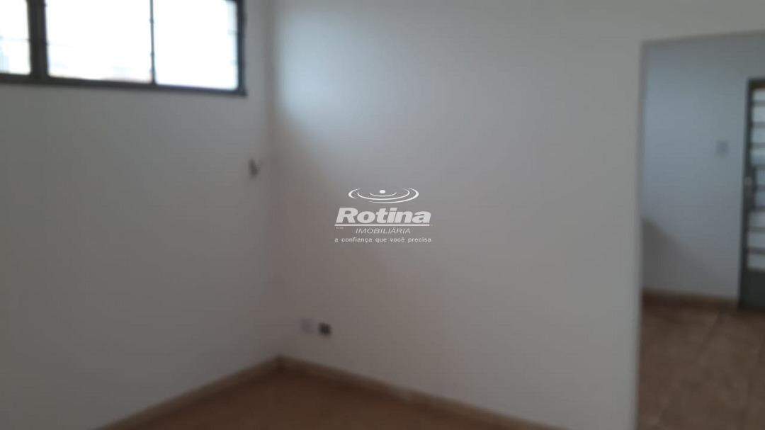 Casa para alugar, 2 quartos em Uberlândia no bairro Presidente Roosevelt no valor de R$ 800,00 - Rotina Imobiliária: 