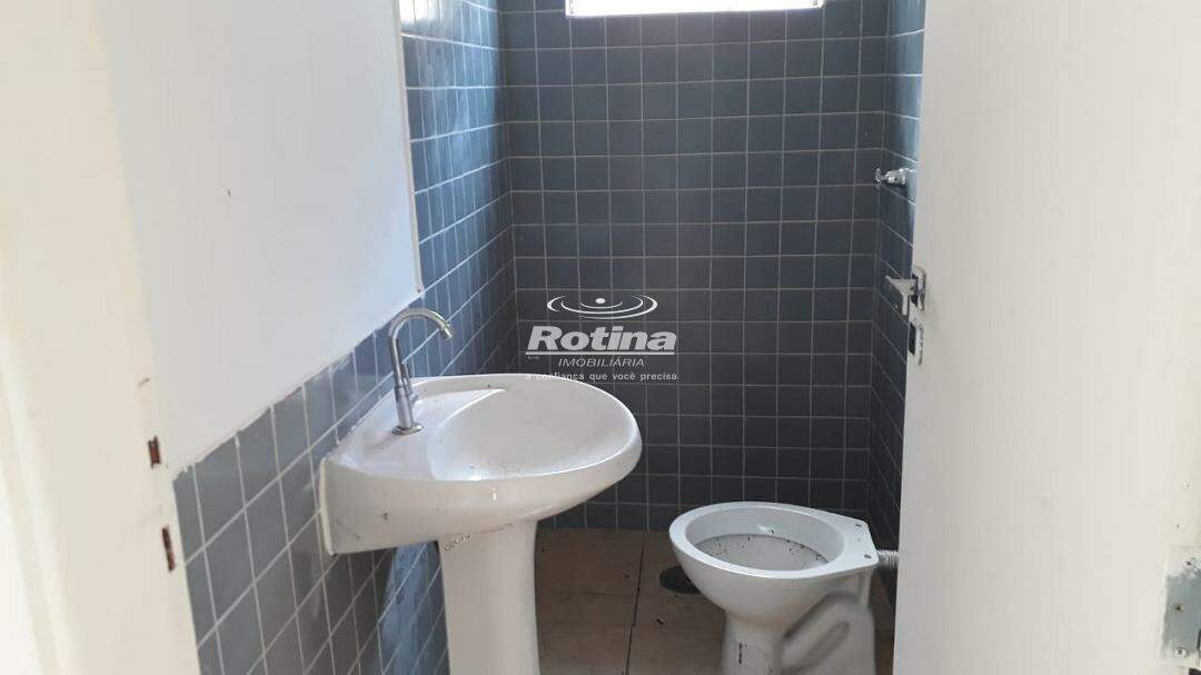 Casa para alugar, 2 quartos em Uberlândia no bairro Presidente Roosevelt no valor de R$ 800,00 - Rotina Imobiliária: 