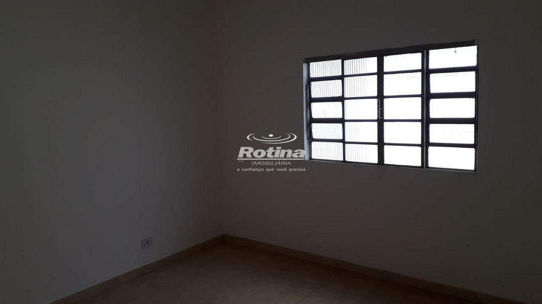 Casa para alugar, 2 quartos em Uberlândia no bairro Presidente Roosevelt no valor de R$ 800,00 - Rotina Imobiliária: 
