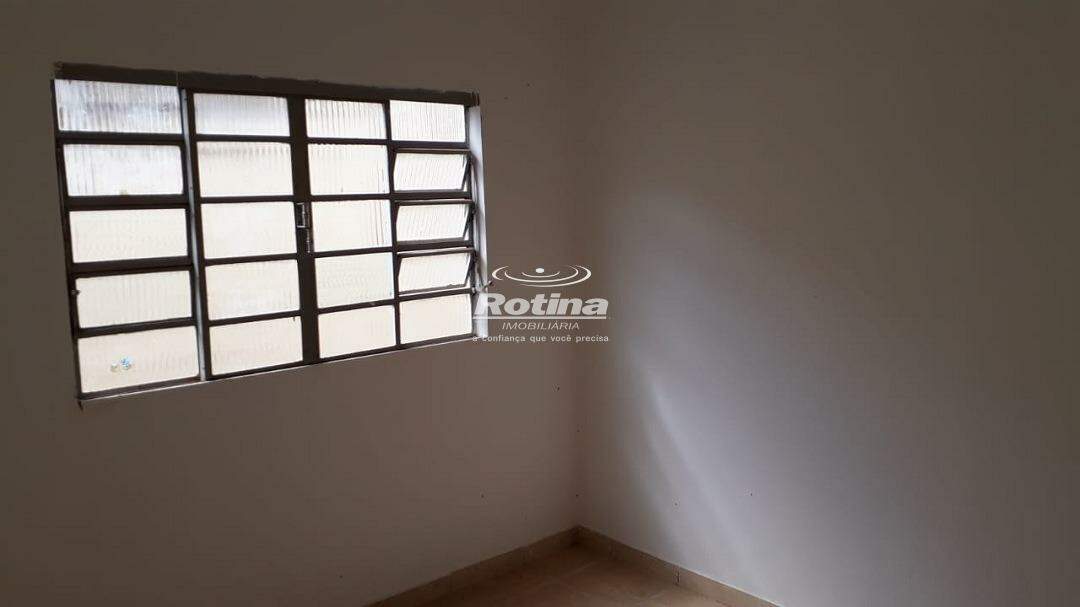 Casa para alugar, 2 quartos em Uberlândia no bairro Presidente Roosevelt no valor de R$ 800,00 - Rotina Imobiliária: 