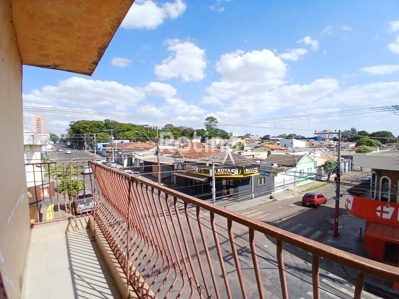 Apartamento para alugar, 2 quartos em Uberlândia no bairro Martins no valor de R$ 1.000,00 - Rotina Imobiliária: 