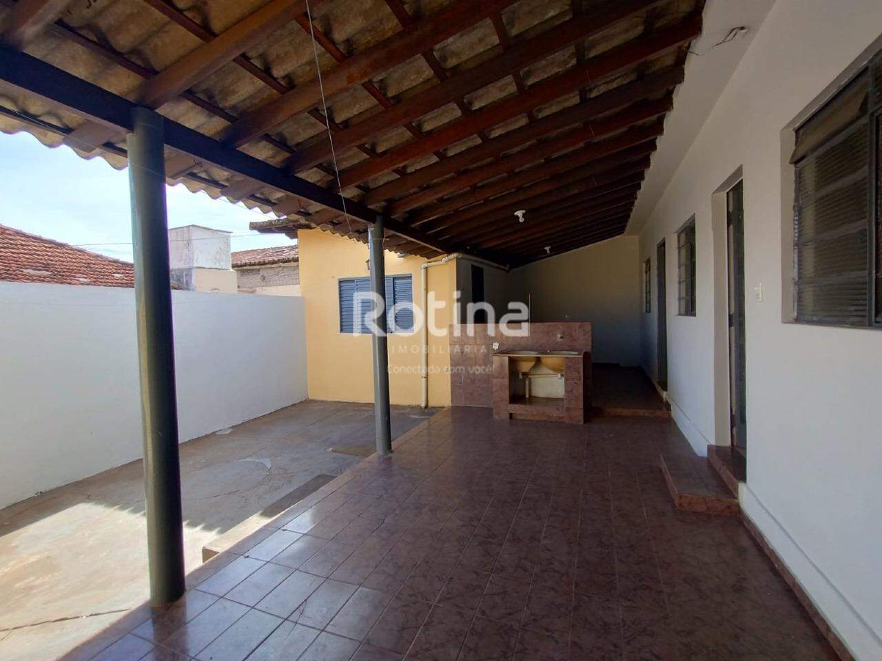 Casa para alugar, 3 quartos em Uberlândia no bairro Tabajaras no valor de R$ 1.600,00 - Rotina Imobiliária: 