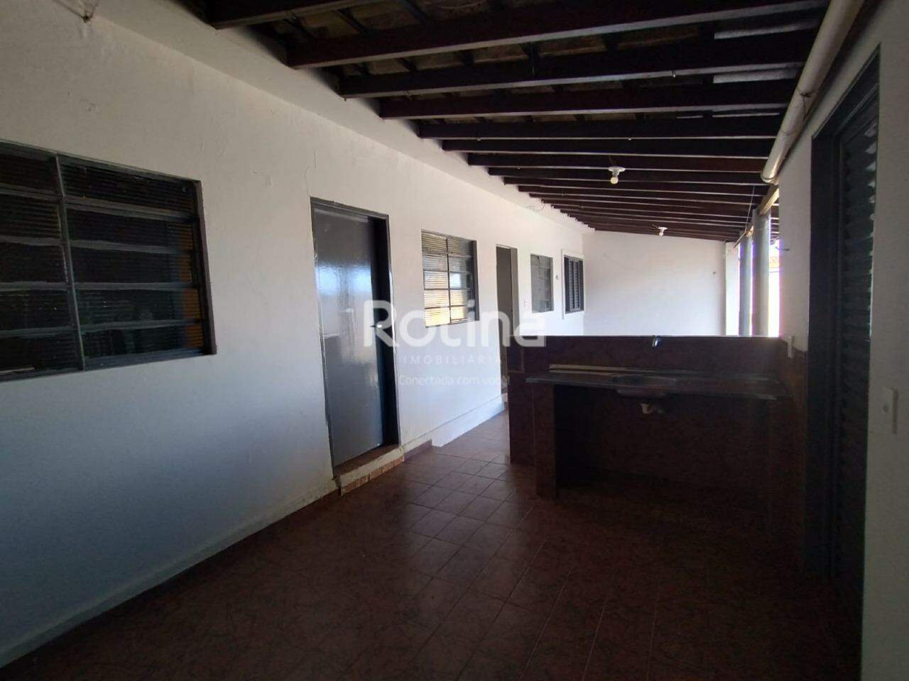 Casa para alugar, 3 quartos em Uberlândia no bairro Tabajaras no valor de R$ 1.600,00 - Rotina Imobiliária: 