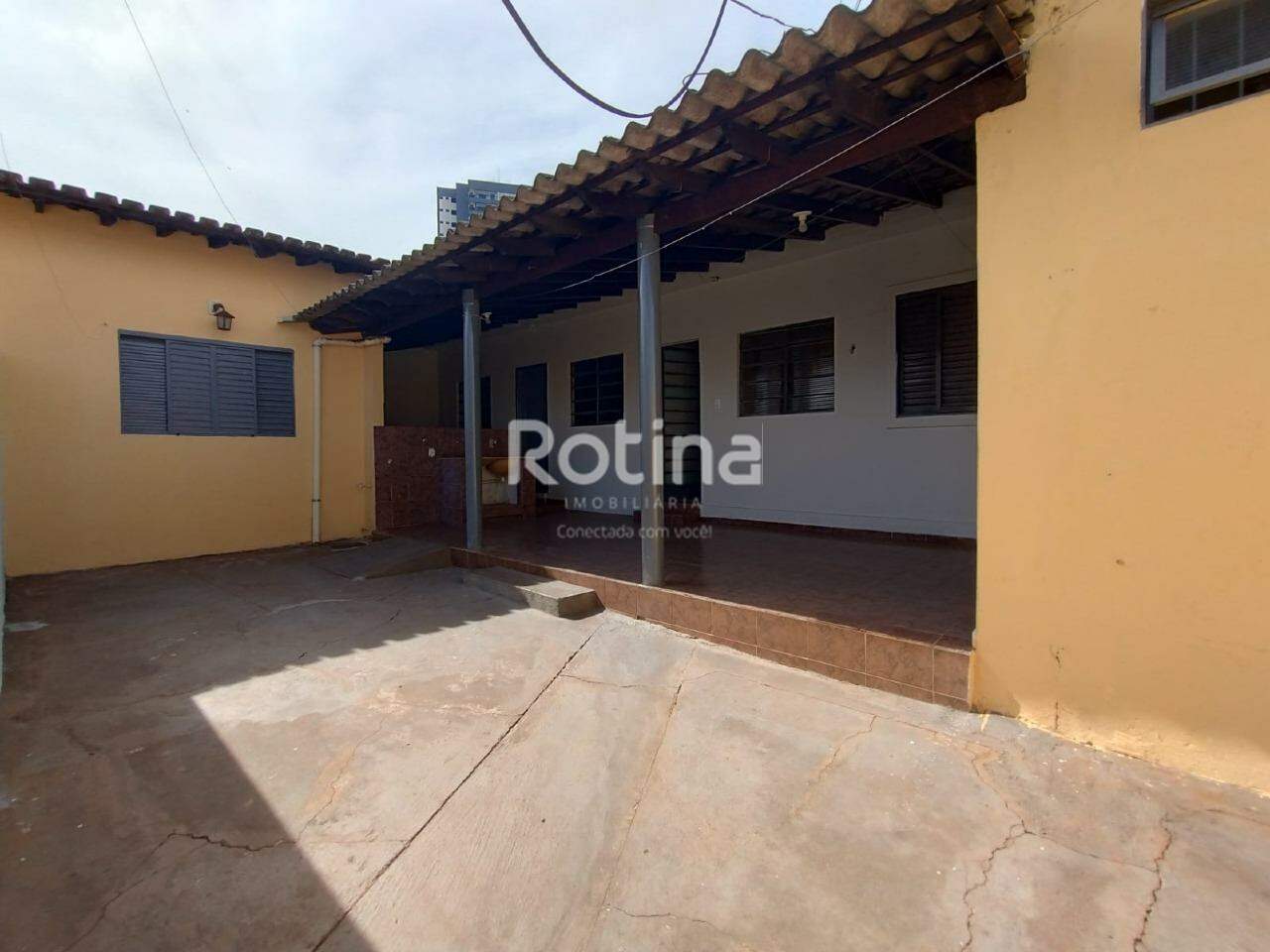 Casa para alugar, 3 quartos em Uberlândia no bairro Tabajaras no valor de R$ 1.600,00 - Rotina Imobiliária: 