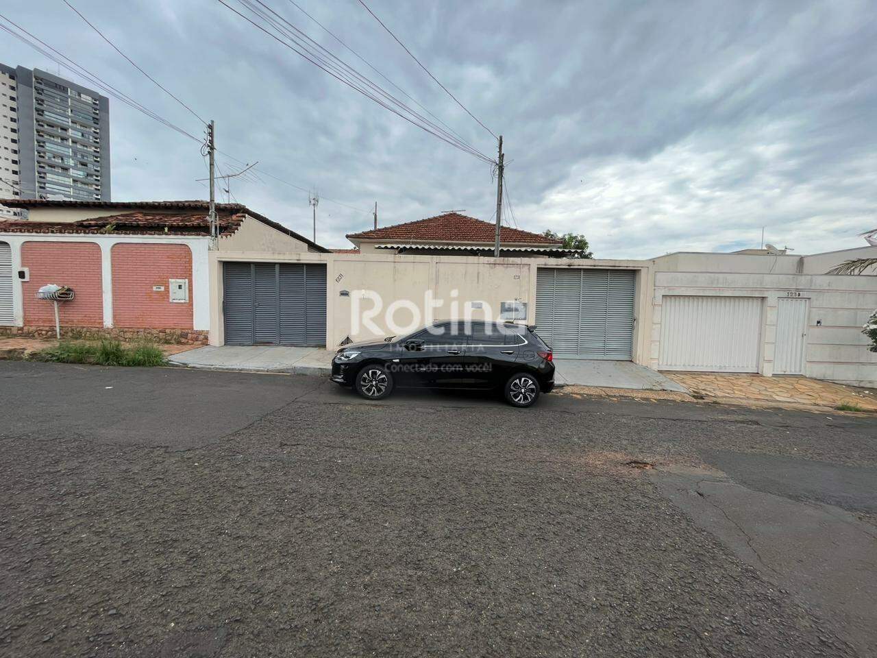 Casa para alugar, 3 quartos em Uberlândia no bairro Tabajaras no valor de R$ 1.600,00 - Rotina Imobiliária: 
