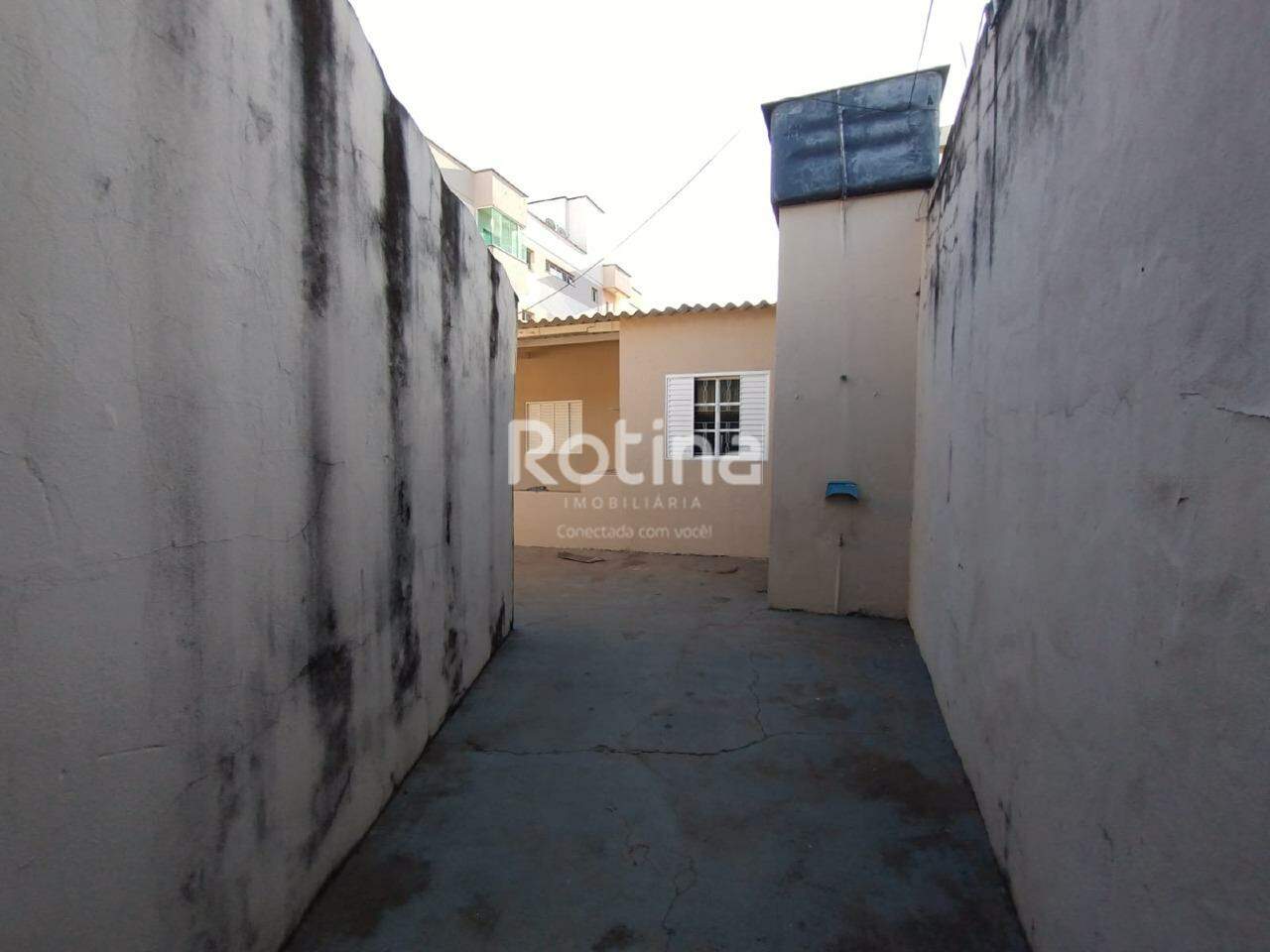Casa para alugar, 1 quarto em Uberlândia no bairro Santa Mônica no valor de R$ 990,00 - Rotina Imobiliária: 