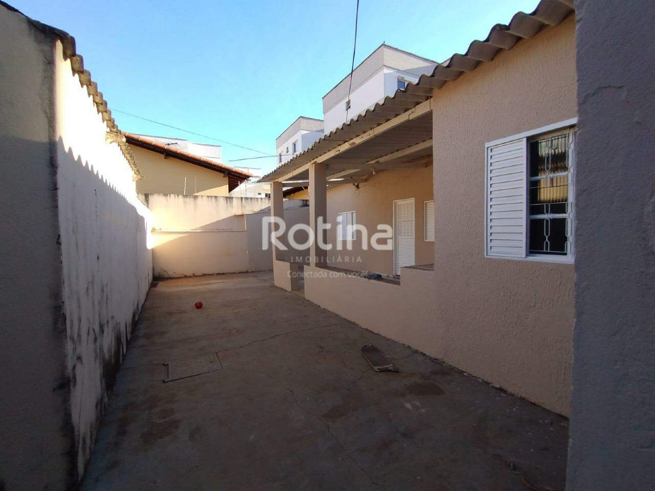 Casa para alugar, 1 quarto em Uberlândia no bairro Santa Mônica no valor de R$ 990,00 - Rotina Imobiliária: 