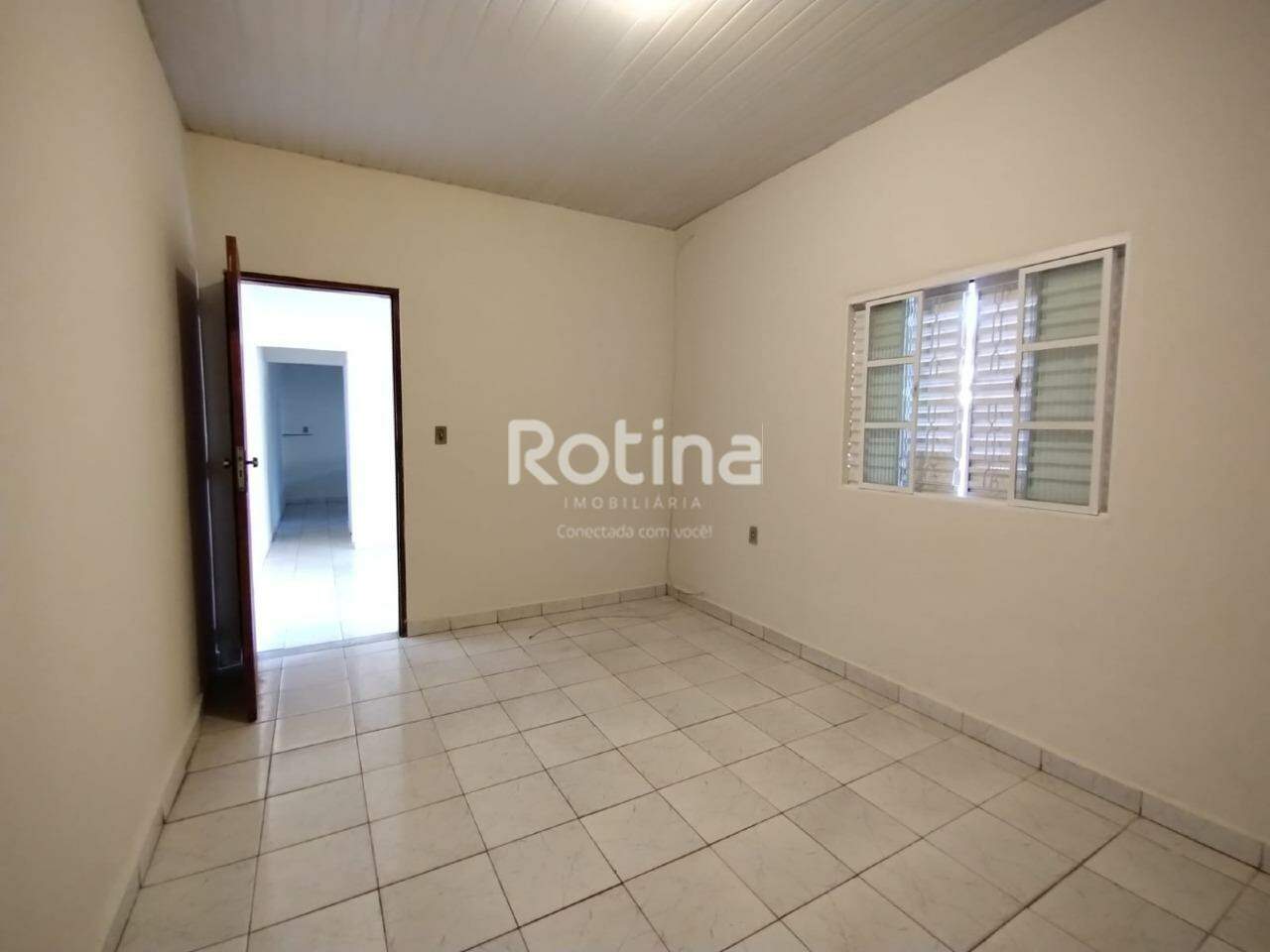Casa para alugar, 1 quarto em Uberlândia no bairro Santa Mônica no valor de R$ 990,00 - Rotina Imobiliária: 