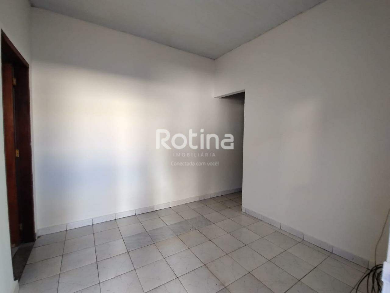 Casa para alugar, 1 quarto em Uberlândia no bairro Santa Mônica no valor de R$ 990,00 - Rotina Imobiliária: 