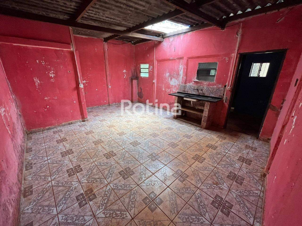Chacara para alugar, 3 quartos em Uberlândia no bairro Morada dos Pássaros no valor de R$ 2.000,00 - Rotina Imobiliária: 