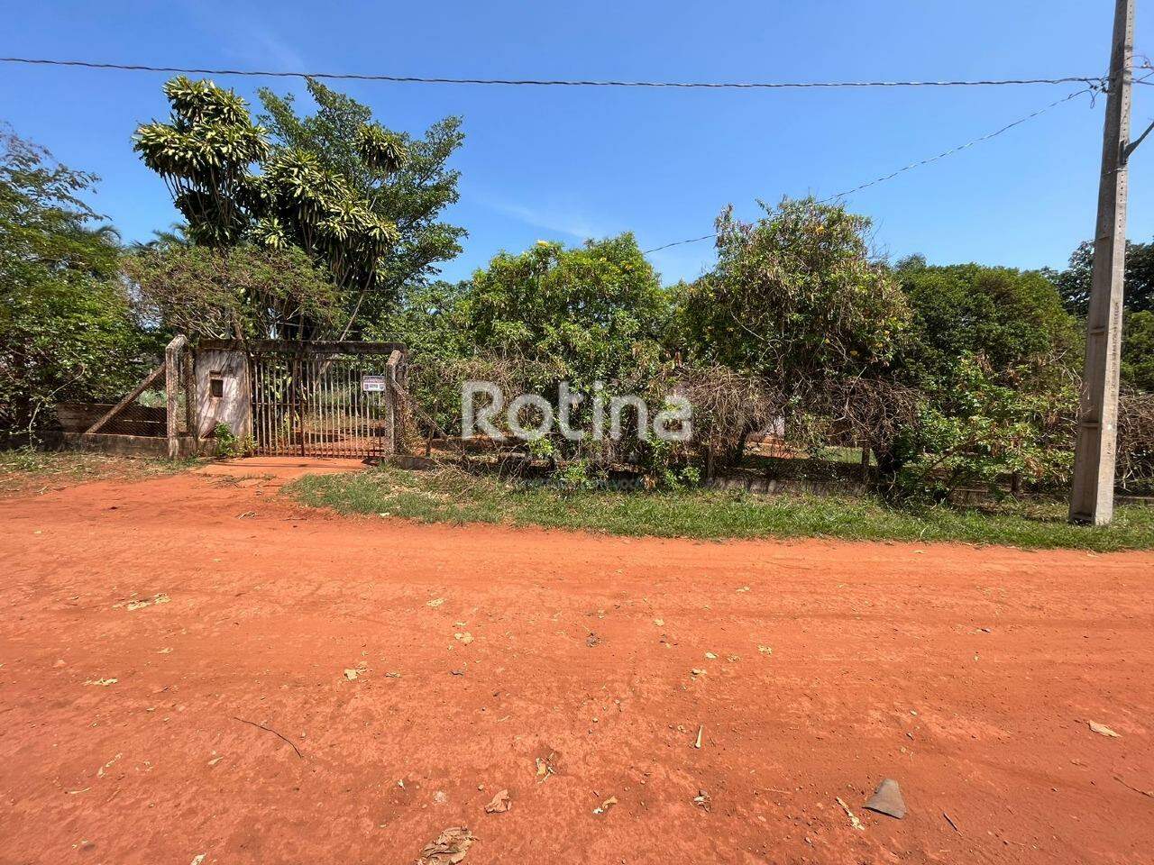 Chacara para alugar, 3 quartos em Uberlândia no bairro Morada dos Pássaros no valor de R$ 2.000,00 - Rotina Imobiliária: 
