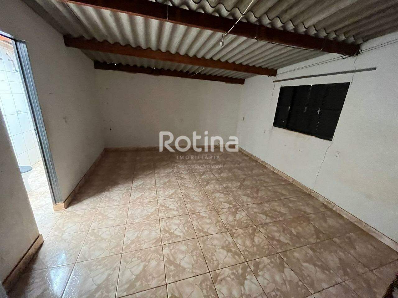 Chacara para alugar, 3 quartos em Uberlândia no bairro Morada dos Pássaros no valor de R$ 2.000,00 - Rotina Imobiliária: 