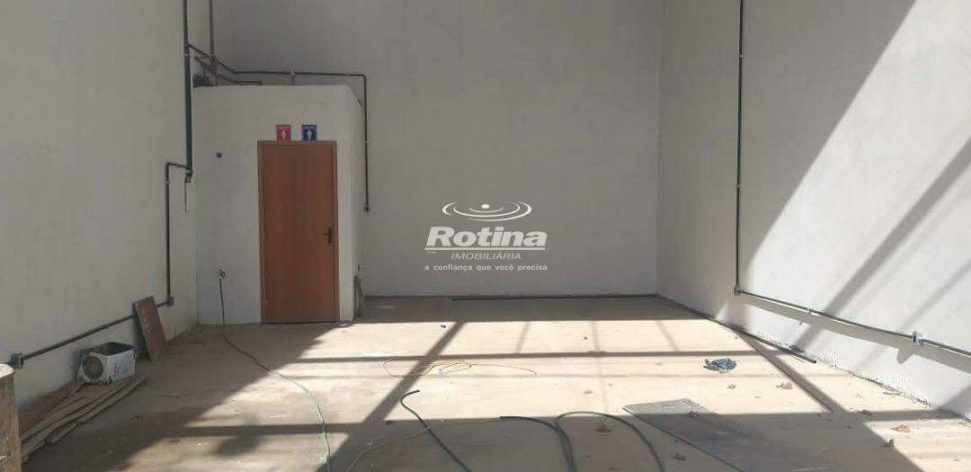 Loja para alugar, em Uberlândia no bairro Presidente Roosevelt no valor de R$ 2.400,00 - Rotina Imobiliária: 