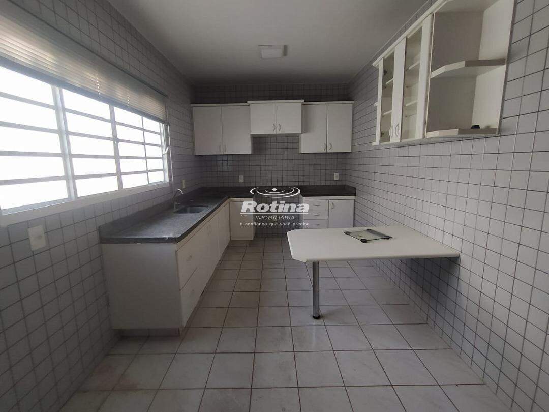 Casa para alugar, 3 quartos em Uberlândia no bairro Morada da Colina no valor de R$ 5.500,00 - Rotina Imobiliária: 