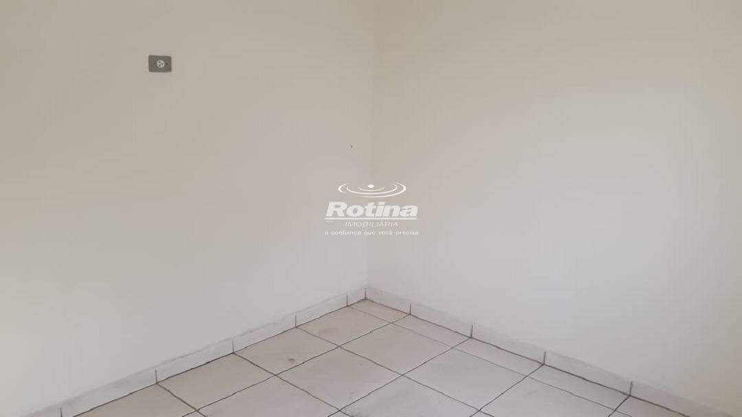 Casa para alugar, 2 quartos em Uberlândia no bairro Martins no valor de R$ 950,00 - Rotina Imobiliária: 