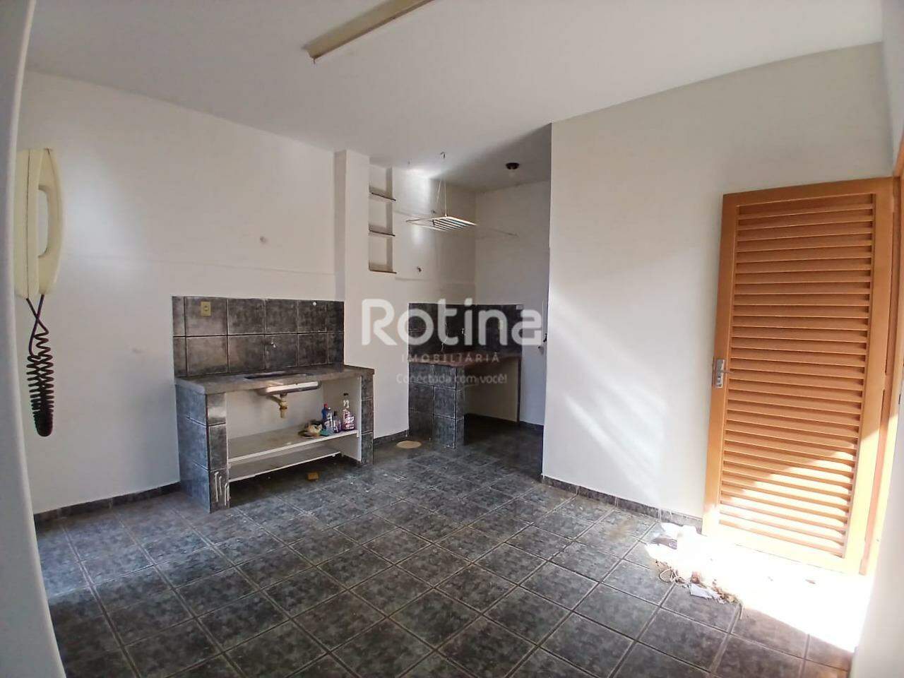 Casa para alugar, 2 quartos em Uberlândia no bairro Nossa Senhora Aparecida no valor de R$ 1.400,00 - Rotina Imobiliária: 