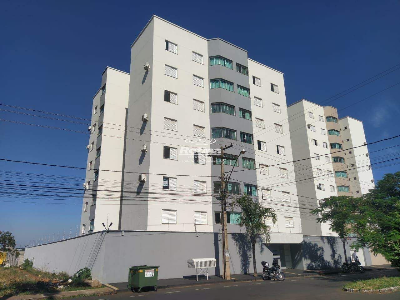 Apartamento para alugar, 3 quartos em Uberlândia no bairro Santa Mônica no valor de R$ 3.000,00 - Rotina Imobiliária: 