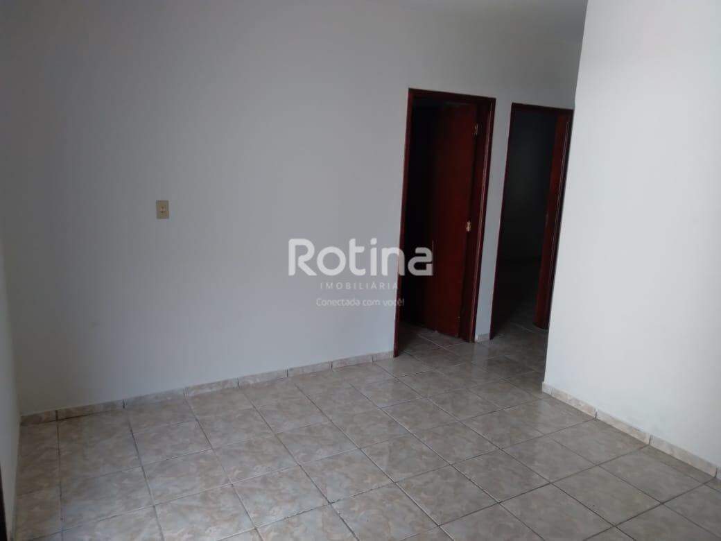 Casa para alugar, 3 quartos em Uberlândia no bairro Maravilha no valor de R$ 1.800,00 - Rotina Imobiliária: 