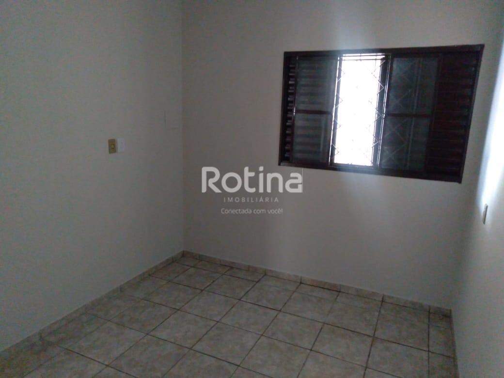 Casa para alugar, 3 quartos em Uberlândia no bairro Maravilha no valor de R$ 1.800,00 - Rotina Imobiliária: 