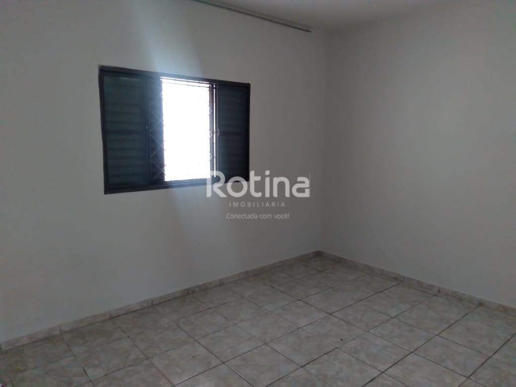 Casa para alugar, 3 quartos em Uberlândia no bairro Maravilha no valor de R$ 1.800,00 - Rotina Imobiliária: 