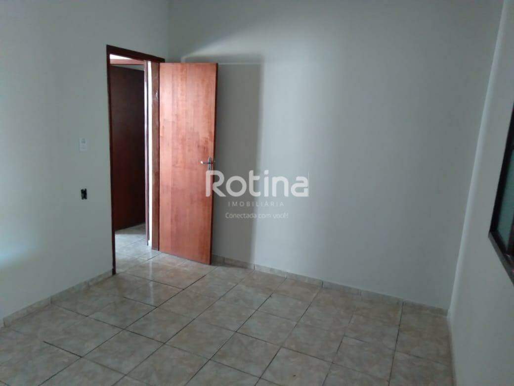 Casa para alugar, 3 quartos em Uberlândia no bairro Maravilha no valor de R$ 1.800,00 - Rotina Imobiliária: 