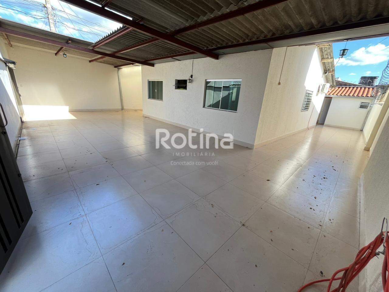 Casa para alugar, 3 quartos em Uberlândia no bairro Custódio Pereira no valor de R$ 3.300,00 - Rotina Imobiliária: 