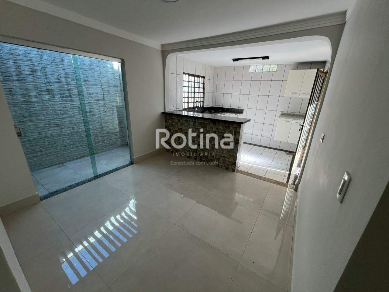 Casa para alugar, 3 quartos em Uberlândia no bairro Custódio Pereira no valor de R$ 3.300,00 - Rotina Imobiliária: 