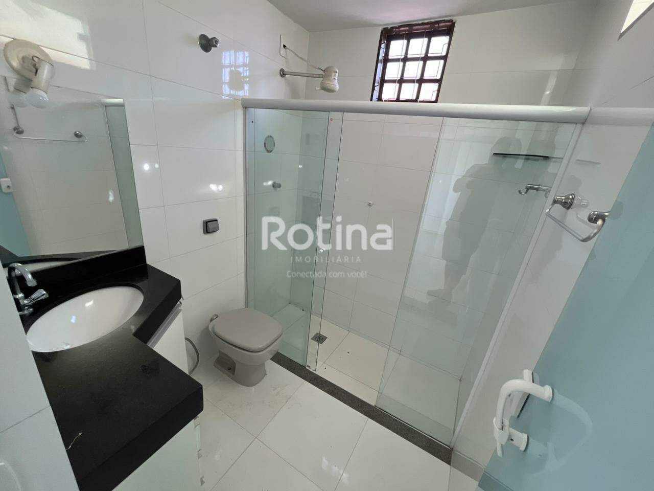 Casa para alugar, 3 quartos em Uberlândia no bairro Custódio Pereira no valor de R$ 3.300,00 - Rotina Imobiliária: 