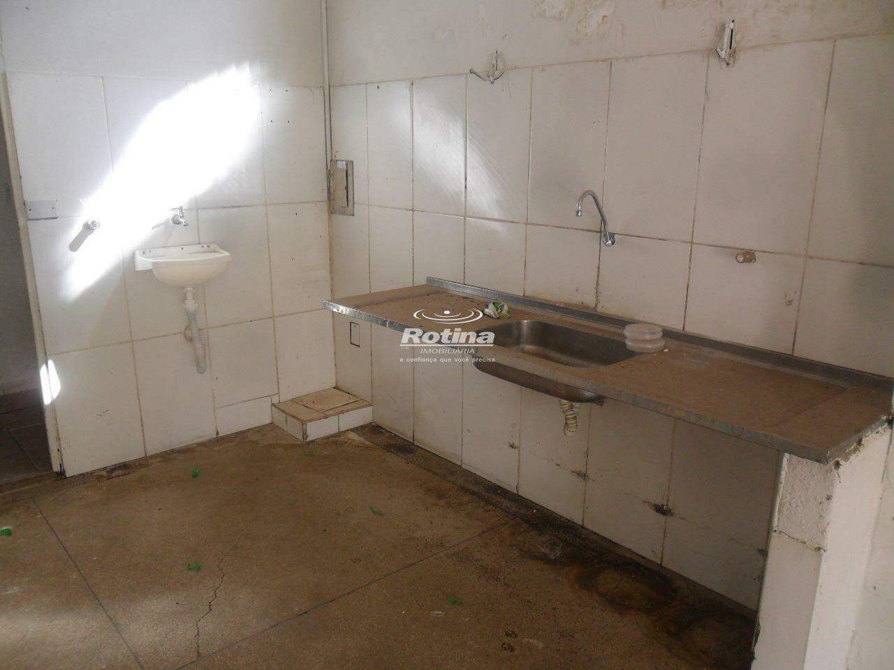 Loja para alugar, em Uberlândia no bairro Santa Mônica no valor de R$ 3.000,00 - Rotina Imobiliária: 