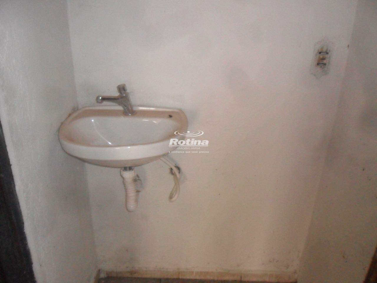 Loja para alugar, em Uberlândia no bairro Santa Mônica no valor de R$ 3.000,00 - Rotina Imobiliária: 