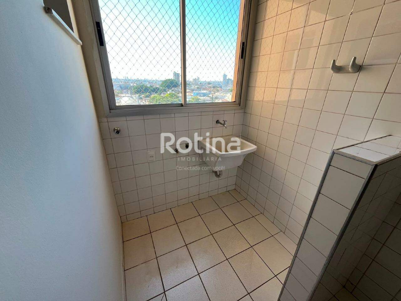 Apartamento para alugar, 3 quartos em Uberlândia no bairro Martins no valor de R$ 1.800,00 - Rotina Imobiliária: 
