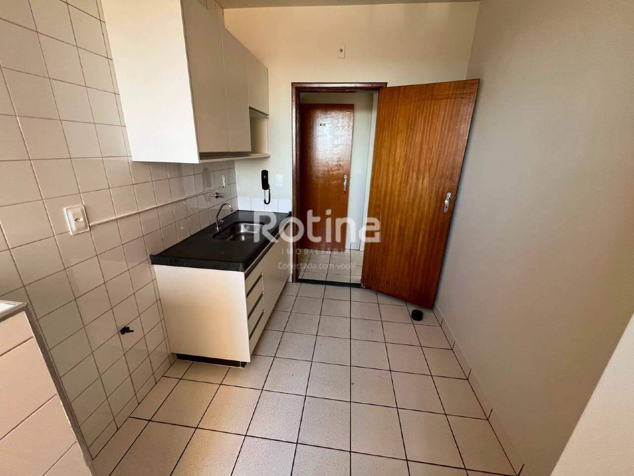 Apartamento para alugar, 3 quartos em Uberlândia no bairro Martins no valor de R$ 1.800,00 - Rotina Imobiliária: 