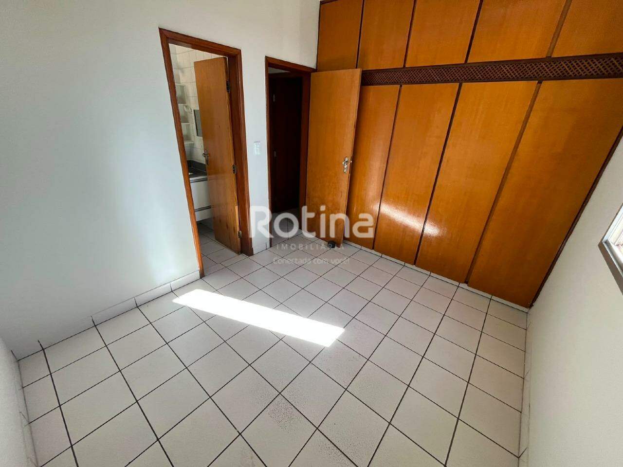 Apartamento para alugar, 3 quartos em Uberlândia no bairro Martins no valor de R$ 1.800,00 - Rotina Imobiliária: 