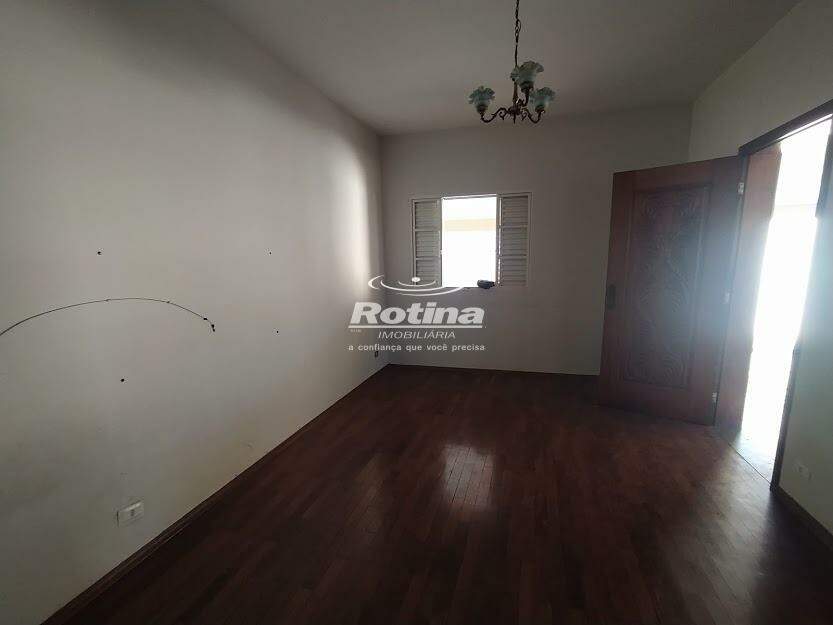 Casa para alugar, 3 quartos em Uberlândia no bairro Tibery no valor de R$ 3.900,00 - Rotina Imobiliária: 