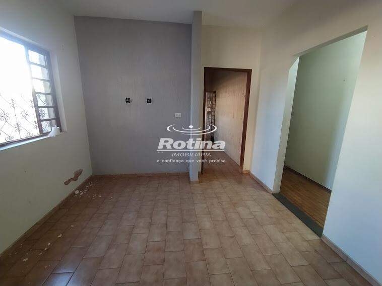 Casa para alugar, 3 quartos em Uberlândia no bairro Tibery no valor de R$ 3.900,00 - Rotina Imobiliária: 