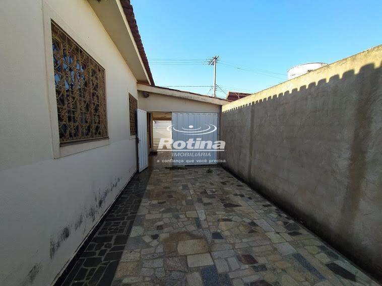 Casa para alugar, 3 quartos em Uberlândia no bairro Tibery no valor de R$ 3.900,00 - Rotina Imobiliária: 