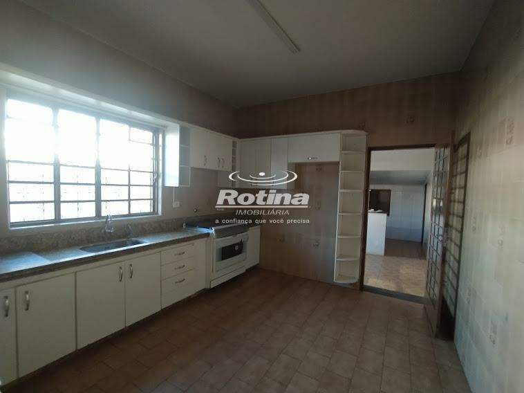 Casa para alugar, 3 quartos em Uberlândia no bairro Tibery no valor de R$ 3.900,00 - Rotina Imobiliária: 