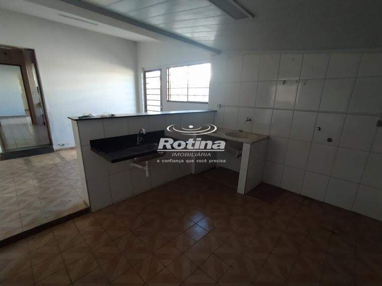 Casa para alugar, 3 quartos em Uberlândia no bairro Tibery no valor de R$ 3.900,00 - Rotina Imobiliária: 