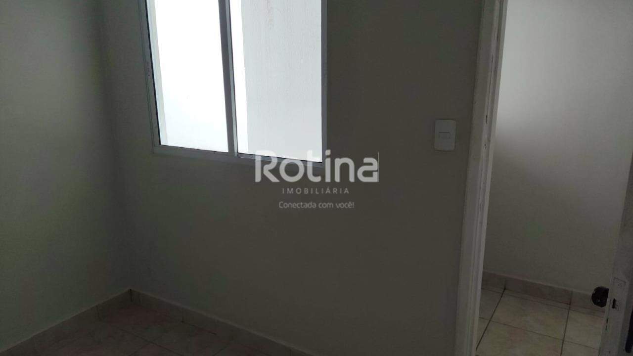Casa para alugar, 3 quartos em Uberlândia no bairro Granada no valor de R$ 2.000,00 - Rotina Imobiliária: 