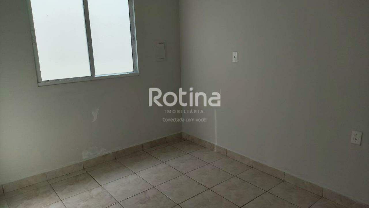 Casa para alugar, 3 quartos em Uberlândia no bairro Granada no valor de R$ 2.000,00 - Rotina Imobiliária: 