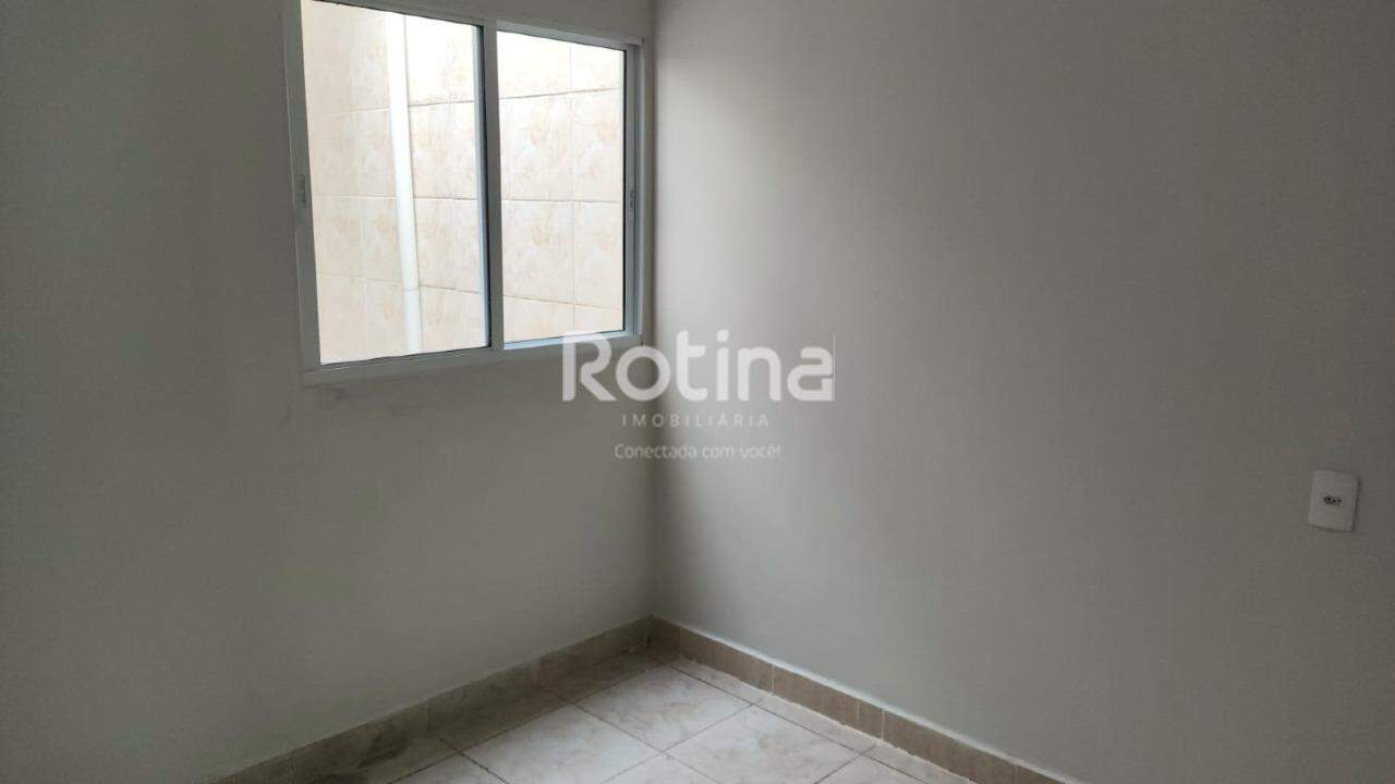 Casa para alugar, 3 quartos em Uberlândia no bairro Granada no valor de R$ 2.000,00 - Rotina Imobiliária: 